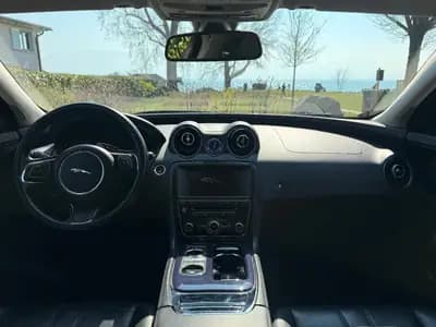 Jaguar XJ Portfolio — Thumbnail 8