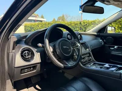 Jaguar XJ Portfolio — Thumbnail 7