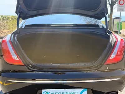 Jaguar XJ Portfolio — Thumbnail 14