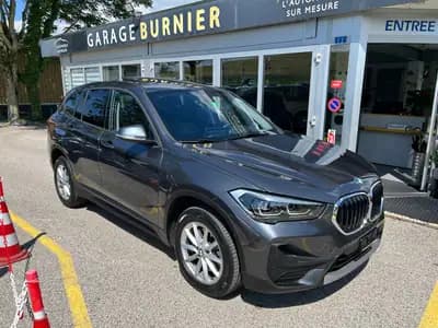 BMW X1 xDrive 20i – SUV compact polyvalent et fiable — exterior view