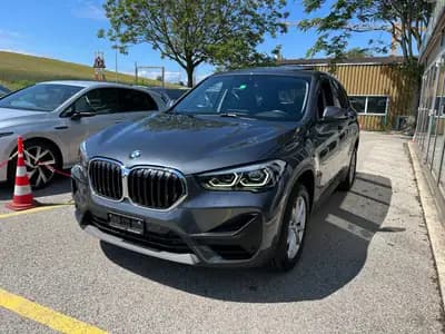 BMW X1 xDrive 20i – SUV compact polyvalent et fiable — side view
