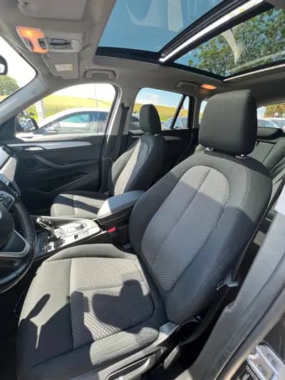 BMW X1 xDrive 20i – SUV compact polyvalent et fiable — dashboard