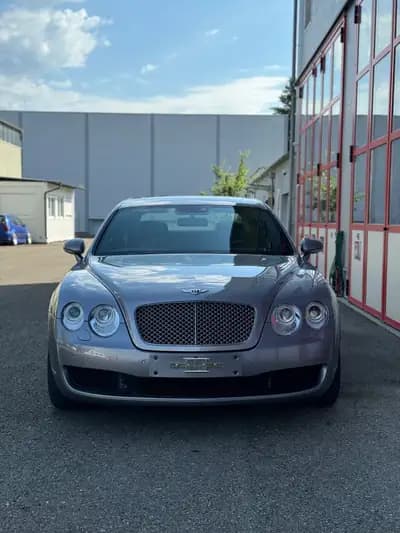 Bentley Continental Flying Spur 6.0 — Berline de luxe britannique, 114'000 km, sans accident — side view