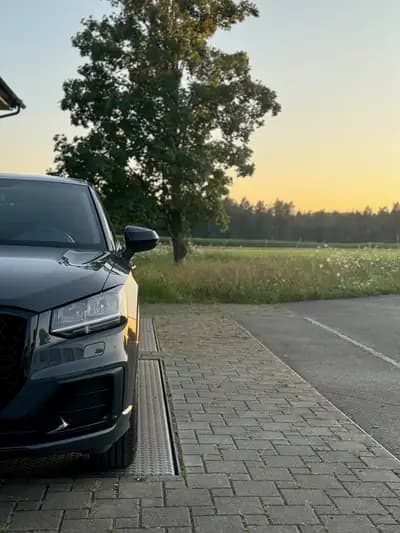 Audi Q2 1.4 TFSI Sport S-tronic — SUV urbain dynamique, entretien inclus — dashboard