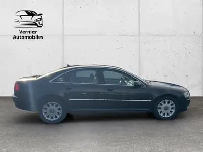 Audi A8 4.2 Quattro — Berline de prestige, 349 ch et transmission intégrale — Detail