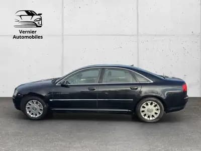 Audi A8 4.2 Quattro — Berline de prestige, 349 ch et transmission intégrale — Armaturenbrett