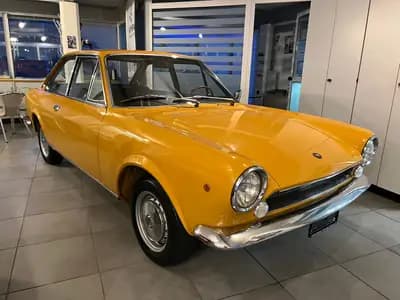FIAT 124 Sport Coupé 1968 – Un classique italien restauré à la perfection — exterior view