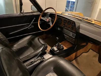 FIAT 124 Sport Coupé 1968 – Un classique italien restauré à la perfection — interior