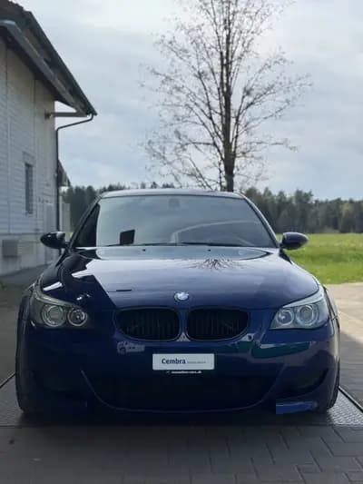 BMW M5 E60 — Berline sportive de légende, état collection exceptionnel — side view