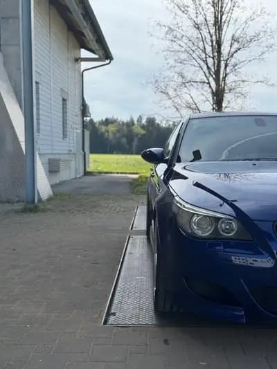 BMW M5 E60 — Berline sportive de légende, état collection exceptionnel — rear view