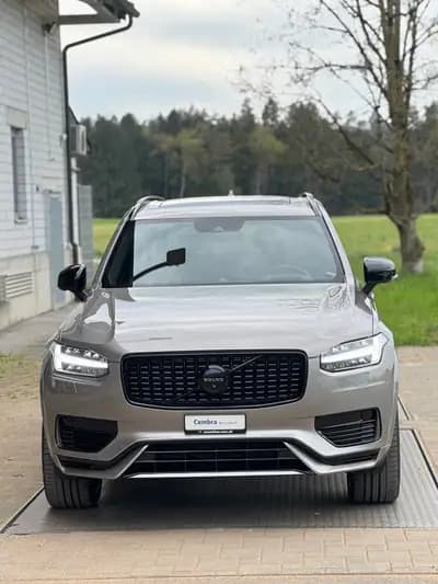 Volvo XC90 T8 eAWD R-Design — SUV 7 places hybride rechargeable, 33'650 km seulement — side view
