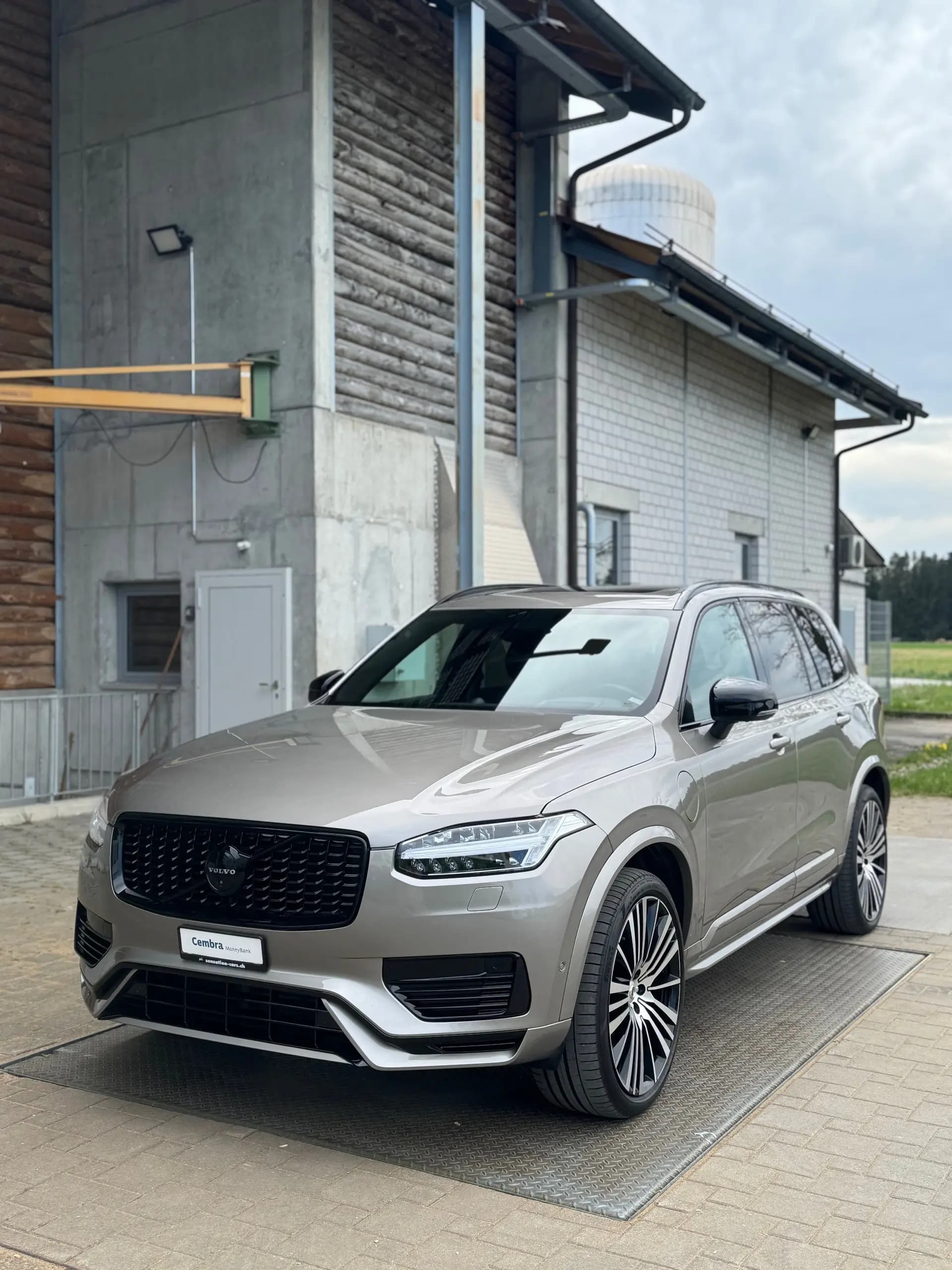 Volvo XC90 T8 eAWD R-Design — SUV 7 places hybride rechargeable, 33'650 km seulement