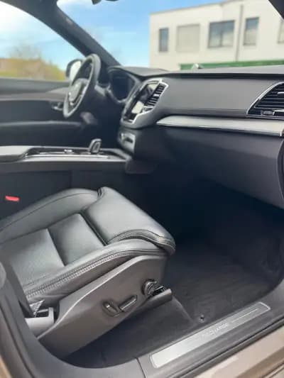 Volvo XC90 T8 eAWD R-Design — SUV 7 places hybride rechargeable, 33'650 km seulement — Thumbnail 27