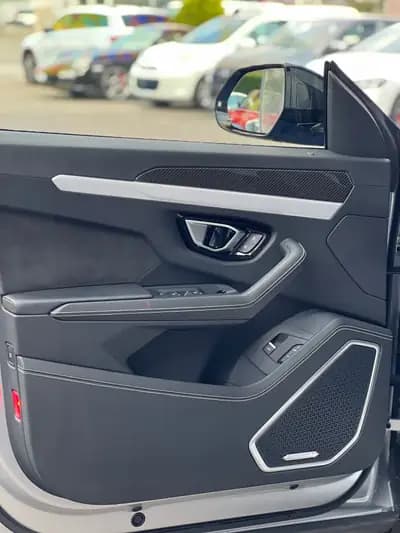 Lamborghini Urus E-Gear Graphite Capsule — SUV sportif 650 ch, kilométrage modéré, état impeccable — Thumbnail 17