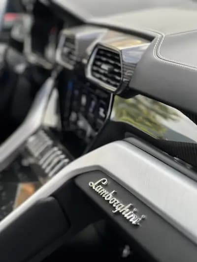Lamborghini Urus E-Gear Graphite Capsule — SUV sportif 650 ch, kilométrage modéré, état impeccable — Thumbnail 25