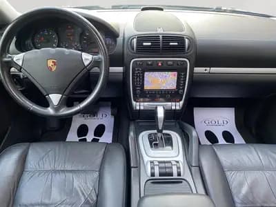 Porsche Cayenne 2005 — SUV légendaire, entretien exemplaire, sans accident — rear view