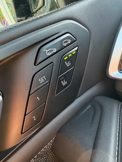 BMW X6M Steptronic - 600 ch de performance brute — Miniatur 10