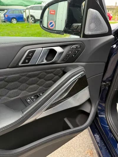 BMW X6M Steptronic - 600 ch de performance brute — Miniatur 14