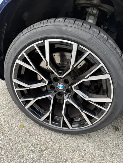 BMW X6M Steptronic - 600 ch de performance brute — Miniatur 16