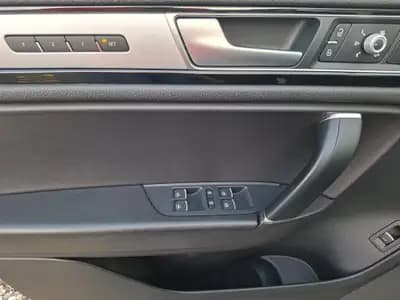 VW Touareg 3.0 TDI — SUV premium diesel, suspension pneumatique, kilométrage maîtrisé — Thumbnail 17