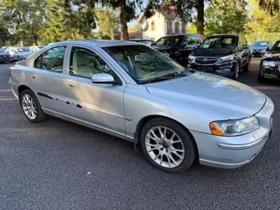 Volvo S60 2.5T AWD Kinetic — Berline premium suédoise, traction intégrale et 210 ch — detail