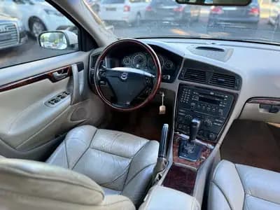 Volvo S60 2.5T AWD Kinetic — Berline premium suédoise, traction intégrale et 210 ch — Thumbnail 9