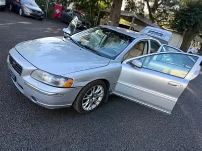 Volvo S60 2.5T AWD Kinetic — Berline premium suédoise, traction intégrale et 210 ch — Thumbnail 12