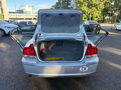 Volvo S60 2.5T AWD Kinetic — Berline premium suédoise, traction intégrale et 210 ch — Thumbnail 14