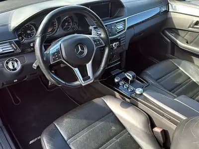 Mercedes-Benz E 63 AMG — Berline sport légendaire, 525 ch et expertise récente — Miniatur 10