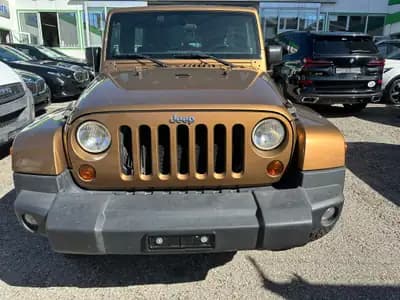 Jeep Wrangler Unlimited Capote/Hardtop — L'incontournable SUV 4x4 polyvalent — exterior view