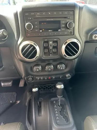 Jeep Wrangler Unlimited Capote/Hardtop — L'incontournable SUV 4x4 polyvalent — Thumbnail 10