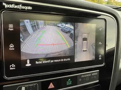 Mitsubishi Outlander PHEV 2018 – SUV hybride rechargeable 4WD à motorisation écologique — Miniatura 7