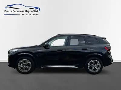 BMW X1 sDrive 18i xLine 2025 — SUV compact premiumà faible kilométrage, première main — rear view