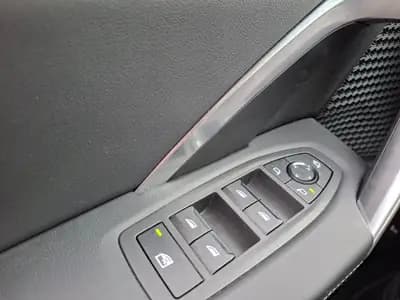 BMW X1 sDrive 18i xLine 2025 — SUV compact premiumà faible kilométrage, première main — Thumbnail 8