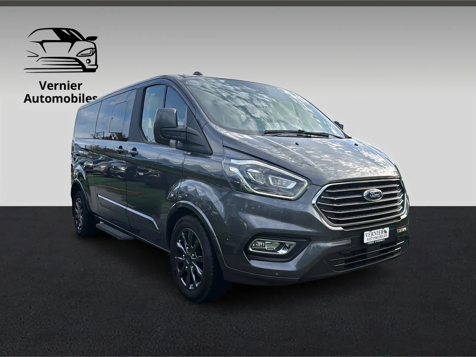 Ford Tourneo Custom 320 L2H1 Titanium X — Minibus 8 places, diesel automatique, très bon état — vista esterna