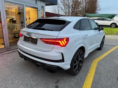 Audi RS Q3 Sportback - Performance sportive et élégance blanche — vista posteriore