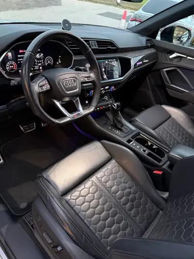 Audi RS Q3 Sportback - Performance sportive et élégance blanche — Miniatura 7