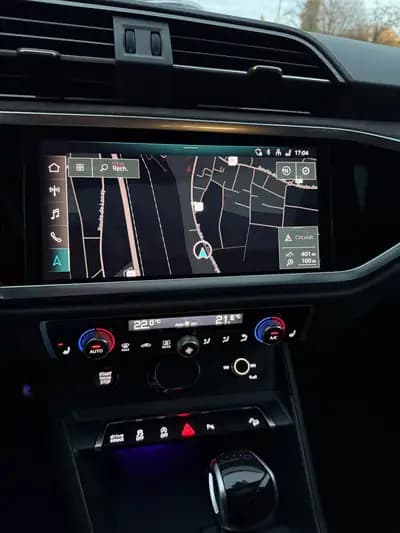 Audi RS Q3 Sportback - Performance sportive et élégance blanche — Miniatura 9