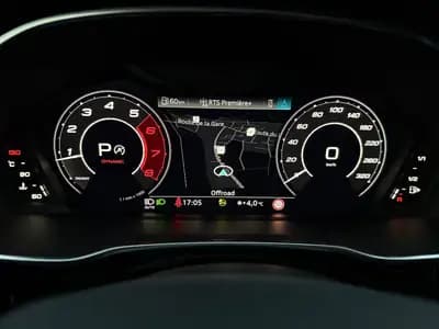 Audi RS Q3 Sportback - Performance sportive et élégance blanche — Miniatura 11