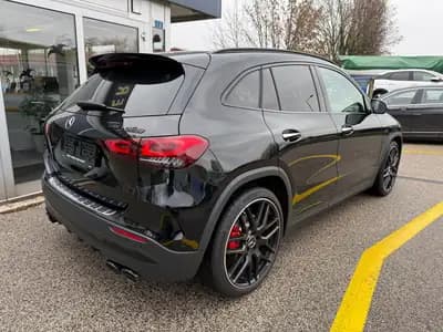 Mercedes-AMG GLA 45 S 4Matic+ : Performance compacte et prestige allemand — interni