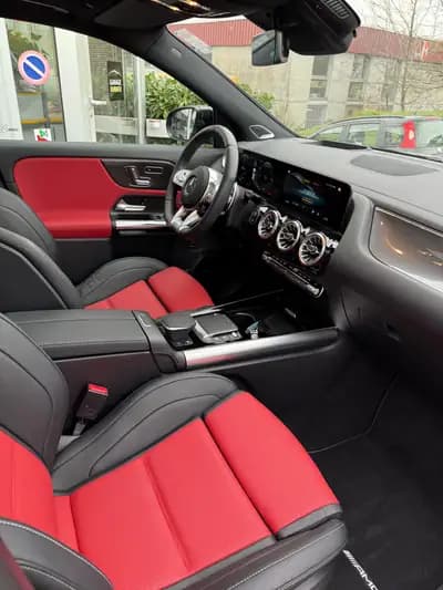 Mercedes-AMG GLA 45 S 4Matic+ : Performance compacte et prestige allemand — cruscotto