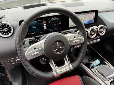 Mercedes-AMG GLA 45 S 4Matic+ : Performance compacte et prestige allemand — Miniatura 14