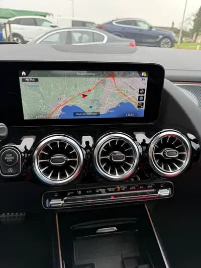 Mercedes-AMG GLA 45 S 4Matic+ : Performance compacte et prestige allemand — Miniatura 13