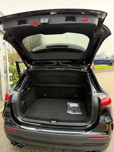 Mercedes-AMG GLA 45 S 4Matic+ : Performance compacte et prestige allemand — Miniatura 17