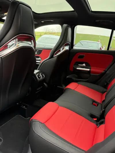 Mercedes-AMG GLA 45 S 4Matic+ : Performance compacte et prestige allemand — Miniatura 16