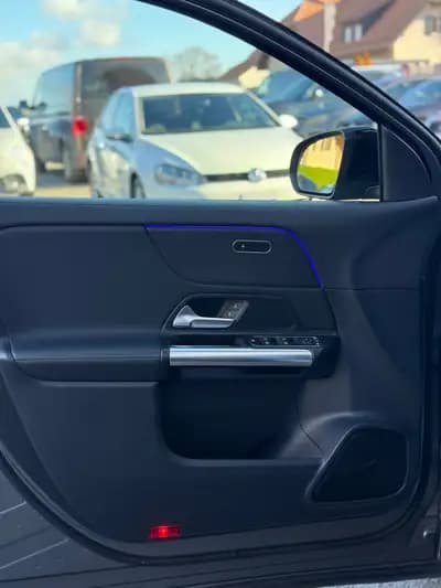 Mercedes-Benz GLA 200 AMG Line — SUV compact élégant, 1er propriétaire suisse — Thumbnail 15