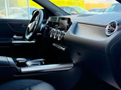 Mercedes-Benz GLA 200 AMG Line — SUV compact élégant, 1er propriétaire suisse — Thumbnail 23