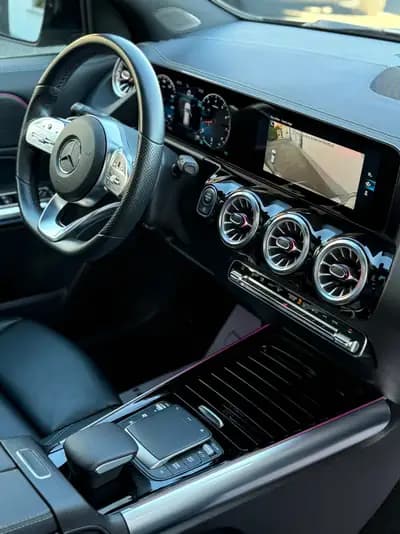 Mercedes-Benz GLA 200 AMG Line — SUV compact élégant, 1er propriétaire suisse — Thumbnail 22