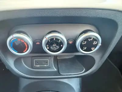 FIAT 500L 0.9 TwinAir Turbo Pop Star — Minivan compact économique et sans sinistre — Thumbnail 23