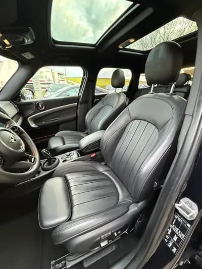 MINI Countryman JCW ALL4 – Dynamique et Polyvalent — dashboard